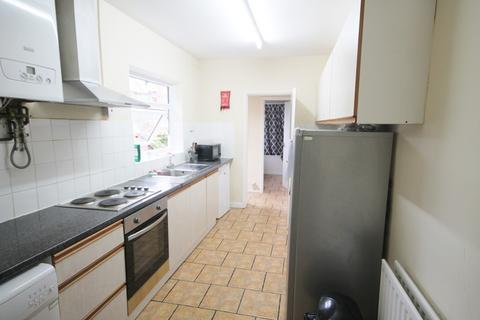 4 bedroom terraced house to rent, Harrow Road, West End, Leicester, LE3