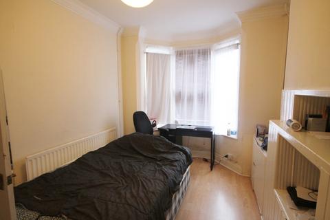 4 bedroom terraced house to rent, Harrow Road, West End, Leicester, LE3