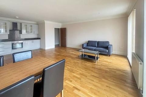 2 bedroom flat to rent, Reet Gardens, Slough, SL1