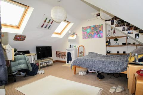 6 bedroom semi-detached house to rent, Valentia Road, Headington