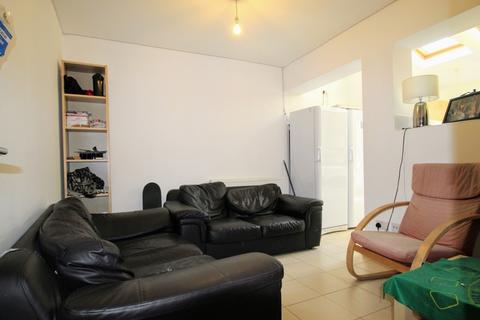 6 bedroom semi-detached house to rent, Valentia Road, Headington