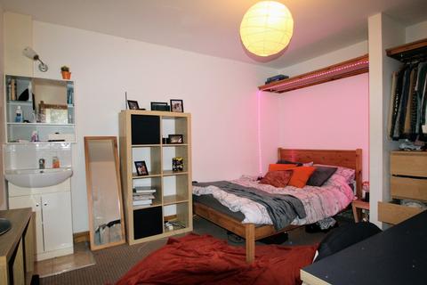 6 bedroom semi-detached house to rent, Valentia Road, Headington