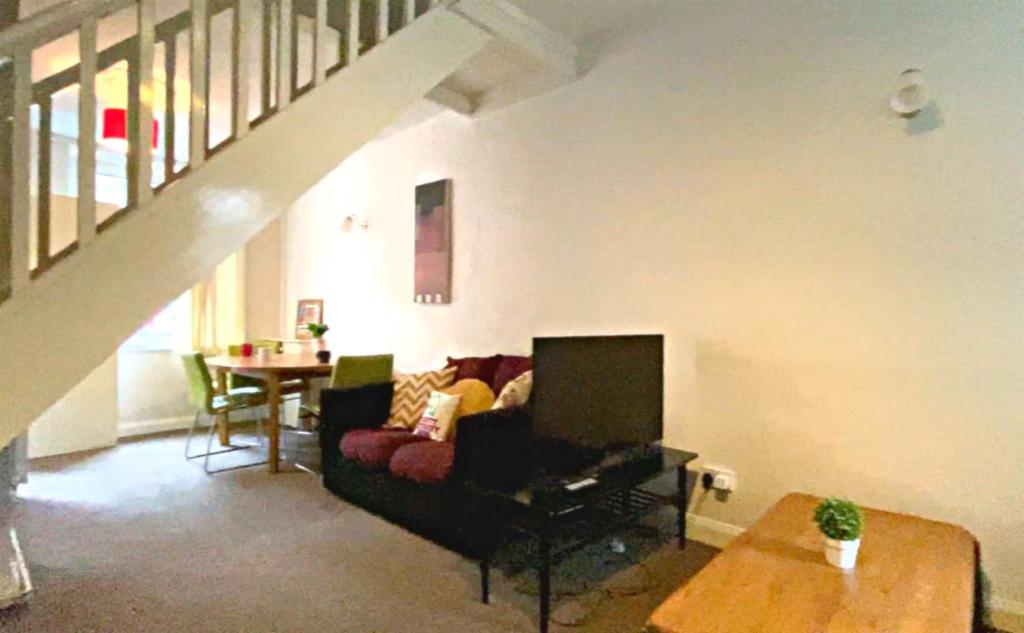 Ridge Street, Lancaster 3 bed private hall £1,235 pcm (£285 pw)