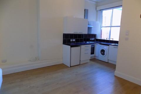 Studio to rent - Western Parade, Southsea