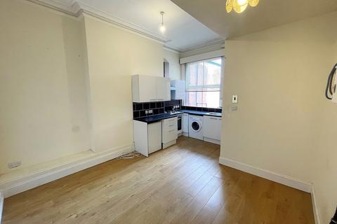 Studio to rent, Western Parade, Southsea