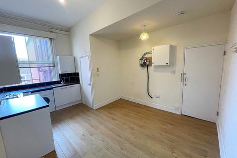 Studio to rent, Western Parade, Southsea