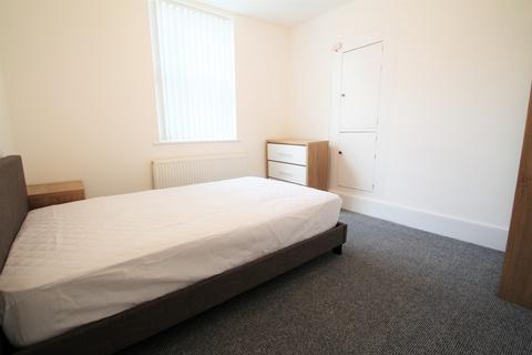 1 bedroom in a house share to rent, Wolsdon Street, Plymouth PL1