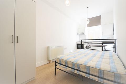 Studio to rent, Churchfield Road, Central Acton W3 6AH