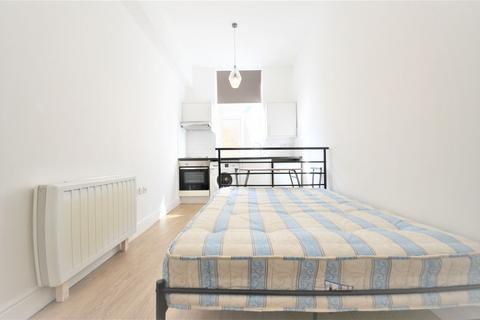 Studio to rent, Churchfield Road, Central Acton W3 6AH