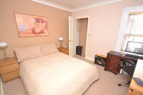 2 bedroom terraced house to rent, Connaught Road,  Reading,  RG30