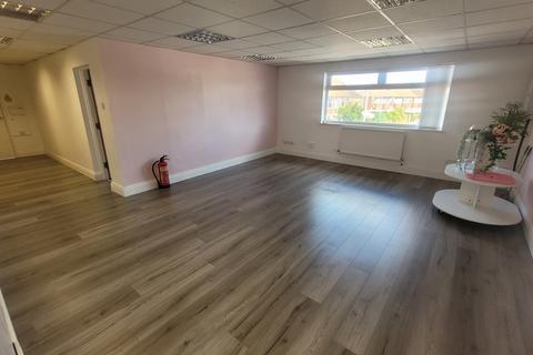 Office to rent - Part Ground & First Floor Offices, 148-152 County Road South, Hull, East Yorkshire