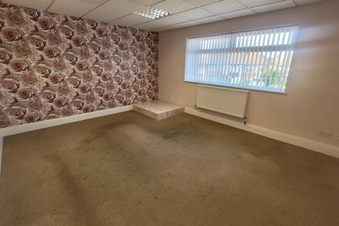 Office to rent - Part Ground & First Floor Offices, 148-152 County Road South, Hull, East Yorkshire