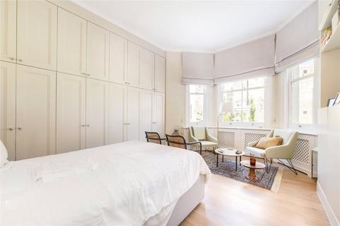 3 bedroom flat to rent, Tregunter Road, London