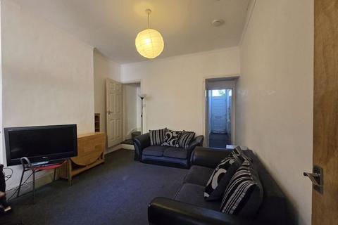 4 bedroom terraced house to rent, Harrow Road, Selly Oak, Birmingham, B29 7DN