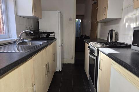 4 bedroom terraced house to rent, Harrow Road, Selly Oak, Birmingham, B29 7DN