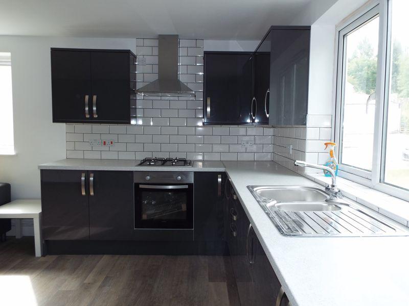 Side view kitchen