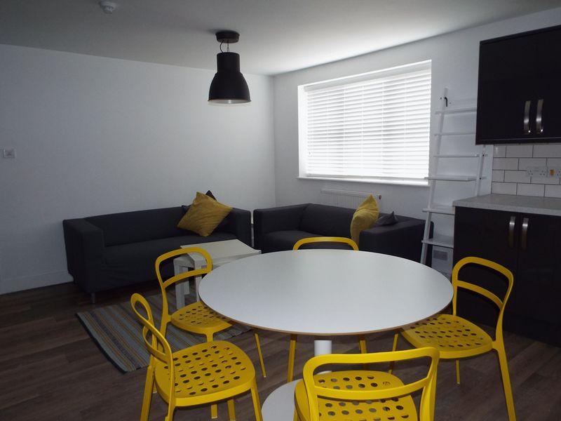 Dining/lounge area