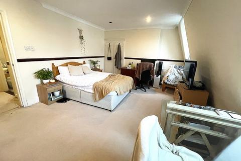 8 bedroom end of terrace house to rent, Auckland Road East, Southsea