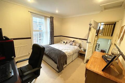 8 bedroom end of terrace house to rent, Auckland Road East, Southsea