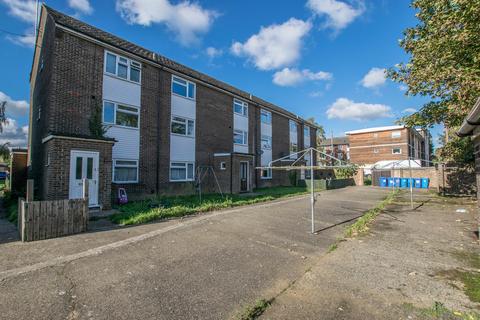 2 bedroom maisonette to rent, Francis Road, Ware SG12