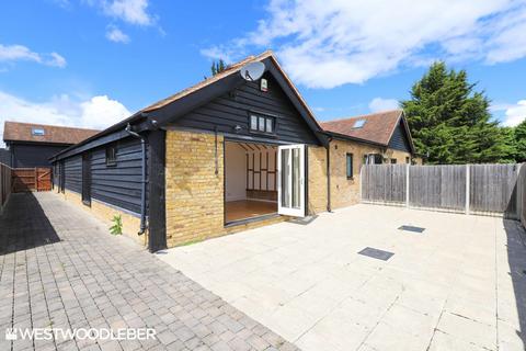 2 bedroom barn conversion to rent, Hailey Lane, Hertford SG13