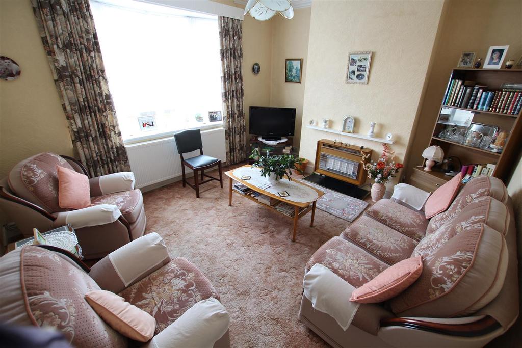 Belvedere Road, Burton 3 bed semidetached house £149,995