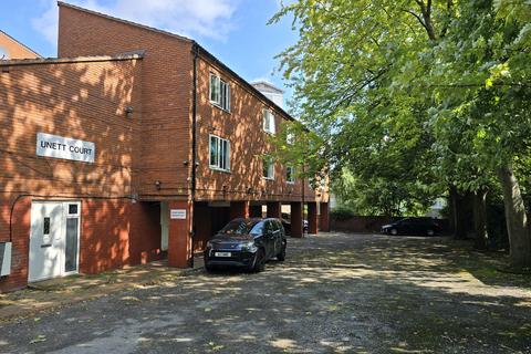 Studio to rent, Unett Court, St Matthews Road, Smethwick B66