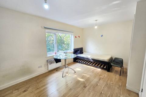 Studio to rent, Unett Court, St Matthews Road, Smethwick B66