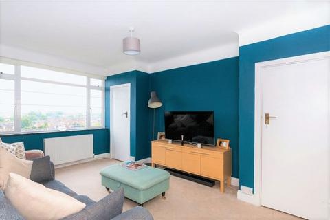 1 bedroom flat to rent, Du Cane Court Balham High Road Balham SW17 7JZ