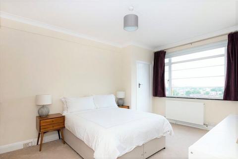 1 bedroom flat to rent, Du Cane Court Balham High Road Balham SW17 7JZ