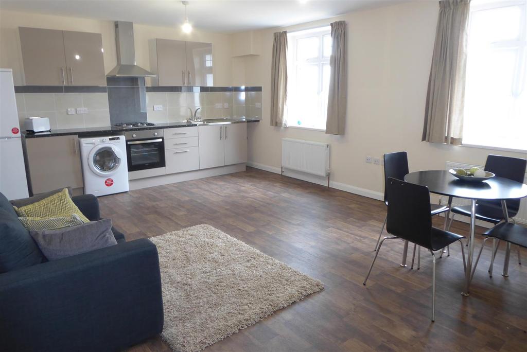 Beacon Apartments, Upper Sutton Lane, Heston 1 bed flat £995 pcm (£