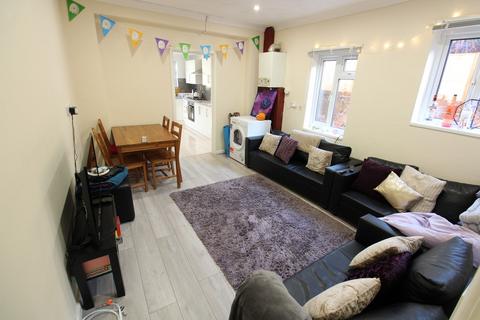 7 bedroom terraced house to rent, Highfield Crescent, Southampton