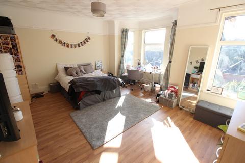 7 bedroom terraced house to rent, Highfield Crescent, Southampton