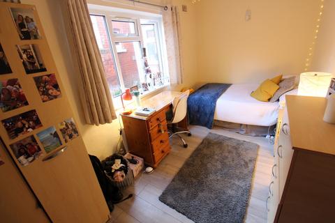 7 bedroom terraced house to rent, Highfield Crescent, Southampton