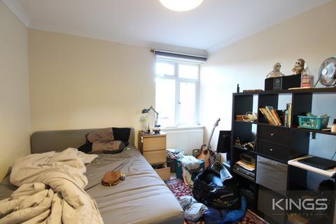 7 bedroom terraced house to rent, Upper Shaftesbury Avenue