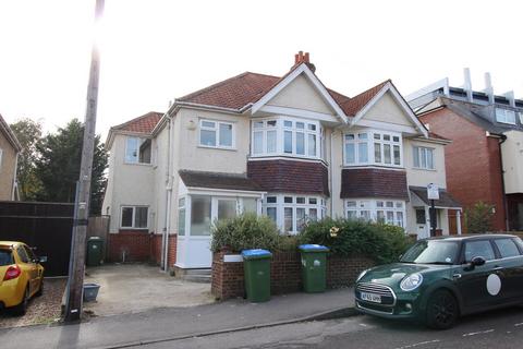 6 bedroom semi-detached house to rent, Ripstone Gardens, Southampton