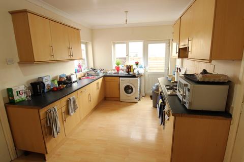 6 bedroom semi-detached house to rent, Ripstone Gardens, Southampton