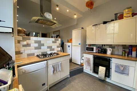 7 bedroom semi-detached house to rent, Richmond Gardens