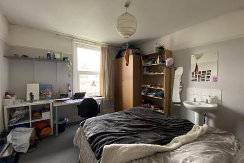 7 bedroom semi-detached house to rent, Richmond Gardens