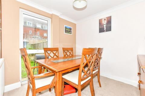 5 Green Close, Whitfield, Dover, CT16 2FD