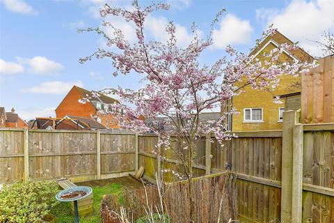 5 Green Close, Whitfield, Dover, CT16 2FD