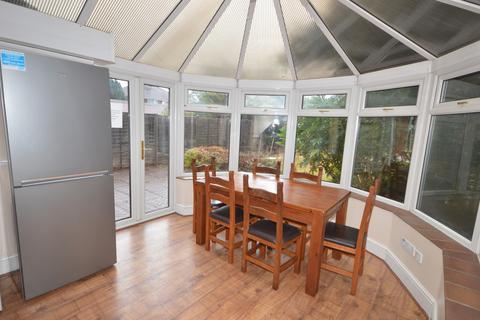 4 bedroom detached house to rent, Beswick Avenue, Ensbury Park, Bournemouth