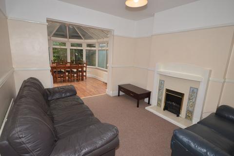 4 bedroom detached house to rent, Beswick Avenue, Ensbury Park, Bournemouth