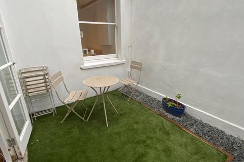 2 bedroom flat to rent, Clapham Manor St, London SW4