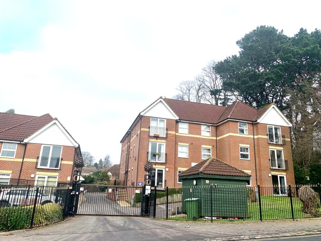 Cobden Avenue, Bitterne UNFURNISHED 2 bed apartment £925 pcm (£213 pw)