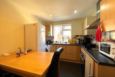 2 bedroom flat to rent, Kirby Road, Leicester, LE3