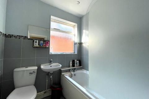 2 bedroom flat to rent, Kirby Road, Leicester, LE3