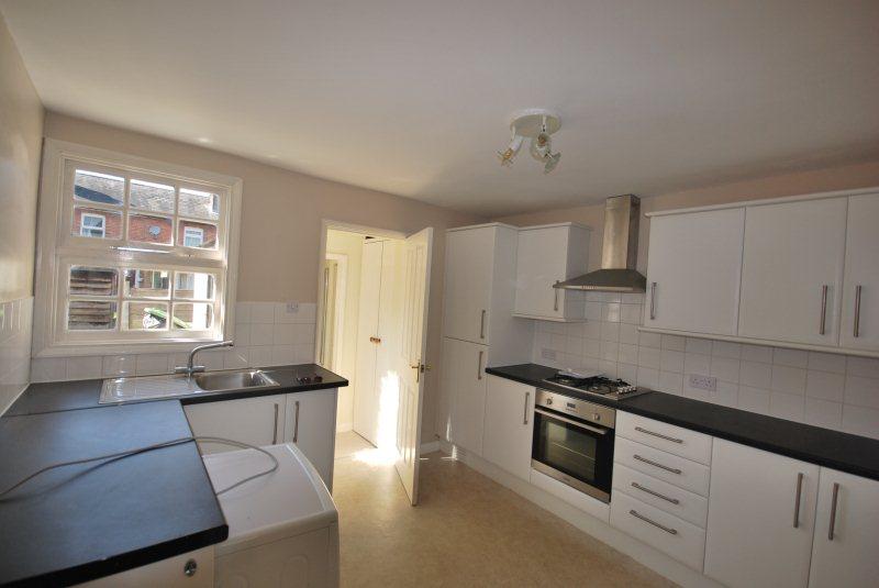Burdett Road, Rusthall 2 bed terraced house to rent £1,200 pcm (£277 pw)