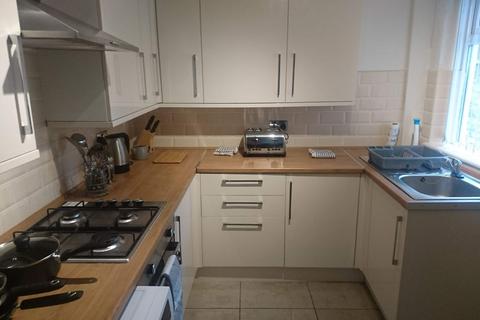 3 bedroom terraced house to rent, Cameron St, Kensington