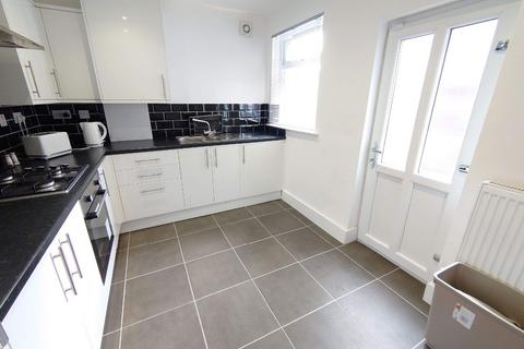 4 bedroom terraced house to rent, Manton Rd, Liverpool